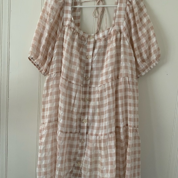 En Saison Dresses & Skirts - En Saison Beige and White Gingham Midi Dress